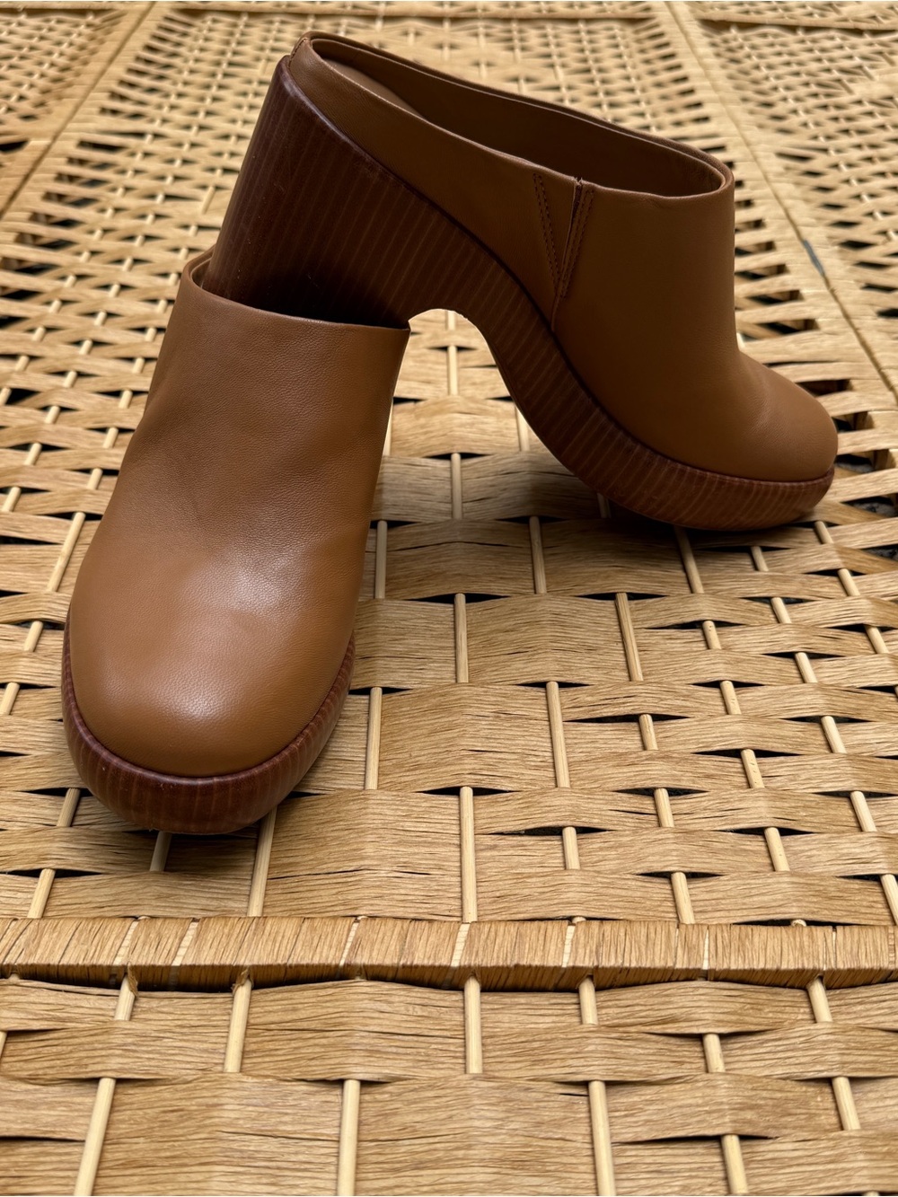 Vince Tan Leather Platform Clogs Women’s 9.5
